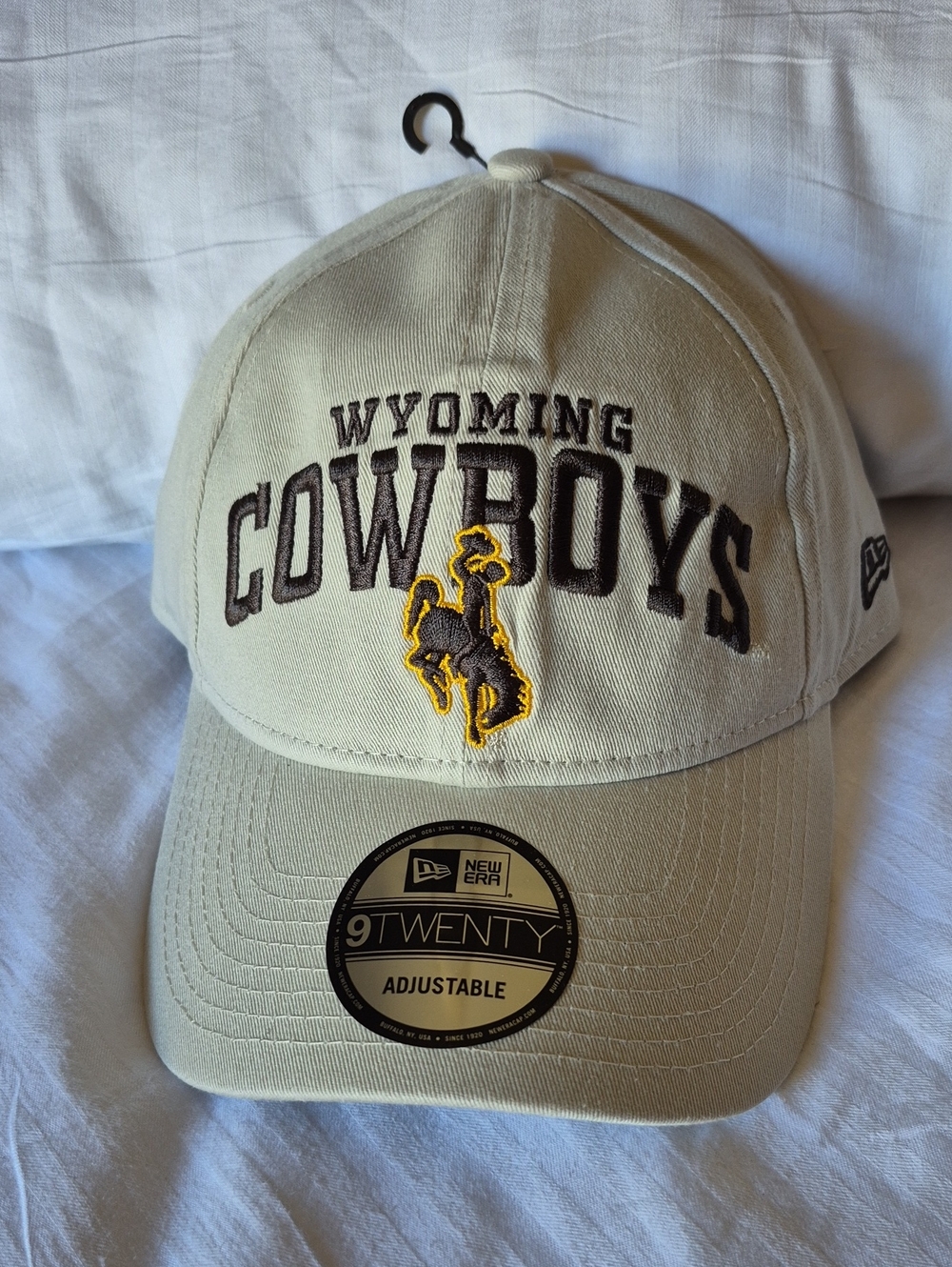 New Era 9TWENTY University of Wyoming Cowboys TAN Sliderback Hat - New